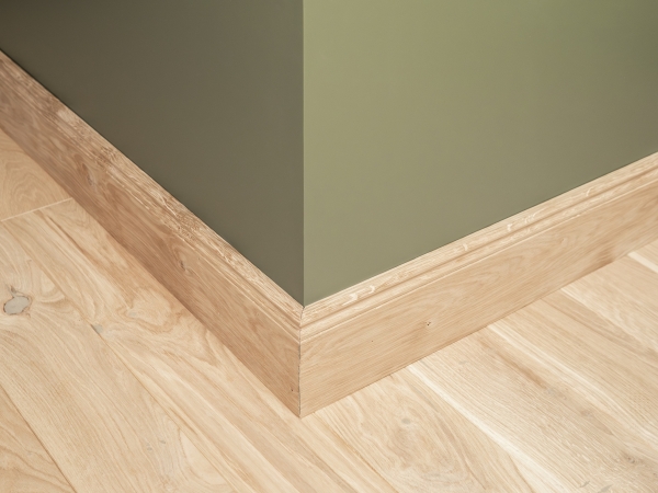Plinthes Chêne Rustique 20x110 non traitée 1,5-2,5m Profil Hamburger, nœuds NON rebouchés